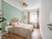 743051 Quarto com cama de casal em.