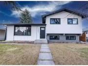 7447 Huntertown Crescent Nw, Calgary, AB, T2K 4K3 house for.