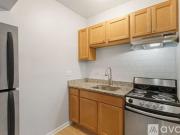 7451 N Greenview Ave, Unit 313 7451 N Greenview Ave,...