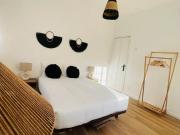745537 Quarto encantador junto Praia de.