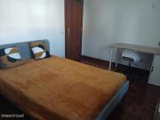 746418 Quarto com cama de casal em.