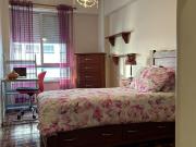 749810 Quarto com cama de solteiro em.