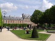 75003 A deux pas de la Place des Vosges. Appartement Duple