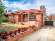 752 Sackville Street, Albury House for rent Listed by...