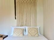 754394 Quarto com cama de casal em.