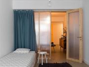 75740 Quarto com cama de solteiro em.