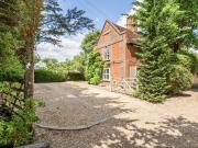 75 High Street, Woking 5 bedrooms Property for lettings...