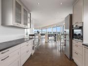 Penthouse mit Dachterrasse, Kamin, Klimaanlage – modern,...