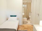767752 Quarto com cama de solteiro, com casa.