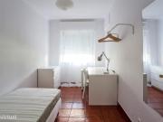 770372 Quarto com cama de solteiro em.