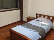 771902 Quarto com cama de solteiro em.