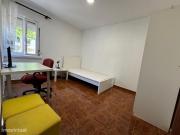 772375 Quarto com cama de solteiro em.