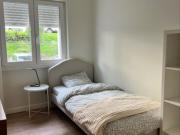 775832 Quarto com cama de solteiro em.