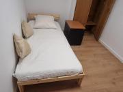 775924 Quarto com cama de solteiro em.