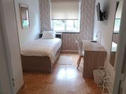 781637 ABAR2X1 Quarto com cama de solteiro.