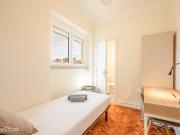 785312 Quarto com cama de solteiro, com casa.