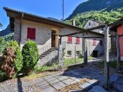 7 1/2 Zimmer Dorfhaus mit Garten, Pergola und Casetta /...