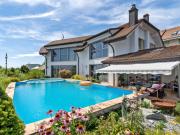 7.5 Zi. Terrassenhaus mit Pool und Seesicht in Bellerive...