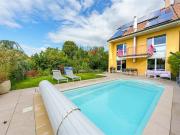 7,5 Zimmer Architektenvilla mit Pool und Whirlpool 5...