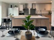 7 Bed Ensuite B Has an Apartment
