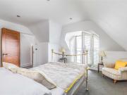 7 bed house for sale