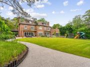 6 bedroom detached house for sale
