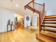 7 bedroom detached house for sale in Abbotts Close,...