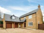 7 bedroom detached house for sale in Hartshill Close...