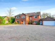 7 bedroom detached house to rent