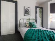 7 bedroom end of terrace house for rent in Fosse Road...