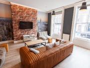 7 bedroom end of terrace house to rent