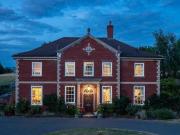 7 Bedroom Farm House For Sale In Warwick, Warwickshire