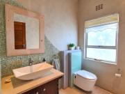 7 Bedroom House For Sale in Gonubie