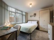 7 bedroom semi detached house to rent