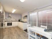 7 bedroom terraced house to rent