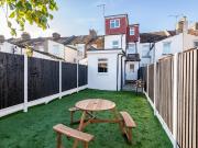 7 bedroom terraced house to rent