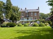 7 Bedrooms Detached house for rent in Hampton Court...