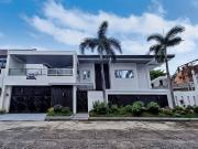 7 Bedrooms House and Lot for Sale in Modern Luxury...