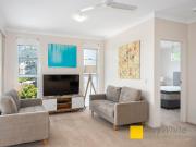 $800 per week / $3,200 Bond