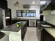 800 sqm Lot with 5 Bedrooms in Dasmariñas Village,...