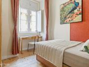 802007 Quarto com cama de casal em.