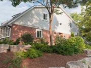 806 25 Wellington Street S