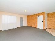 8/18 Booth Street, Queanbeyan