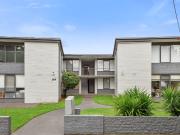 8/18 Park Crescent, Caulfield North