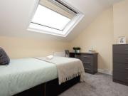 81 Headingley Mount, Headingley, Leeds, LS6 3EW