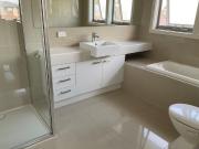 8/256 Waiora Road, Macleod