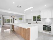 83 Tranters Avenue, CAMP HILL, QLD 4152