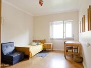 840 Quarto com cama de solteiro