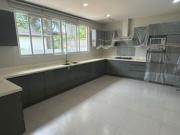 860 sqm Lot with 4 Bedrooms in Dasmariñas Village,...