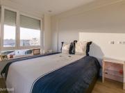 86341 Quarto com cama de casal em apartamento.